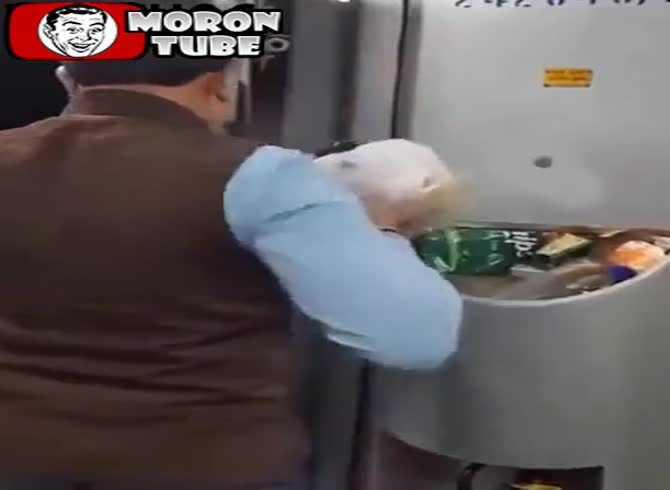 Video :This is how to dispose of trash on an Indian railway